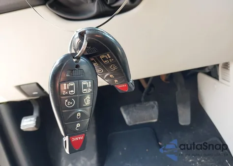 2011 Chrysler Town & Country Touring from USA, damaged, VIN 2A4RR5DG7BR746496